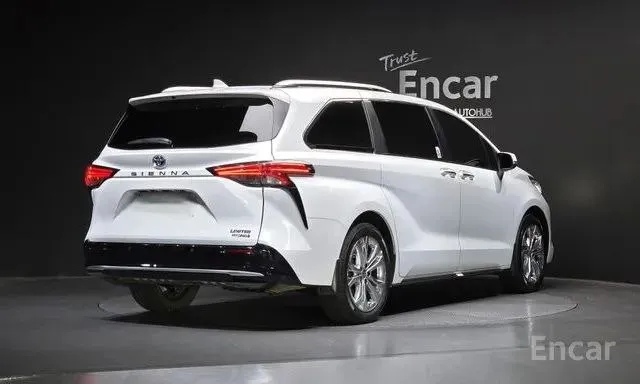 TOYOTA SIENNA LIMITED 2022