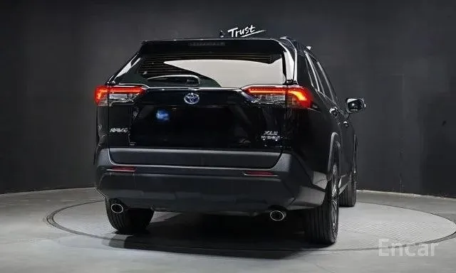 TOYOTA RAV4 HYBRID XLE 2023