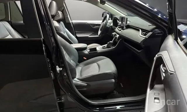 TOYOTA RAV4 HYBRID XLE 2023