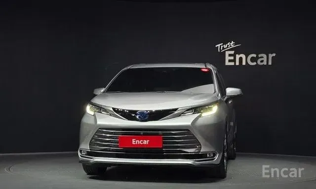 TOYOTA SIENNA HYBRID 2023