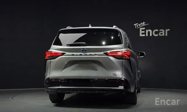 TOYOTA SIENNA HYBRID 2023