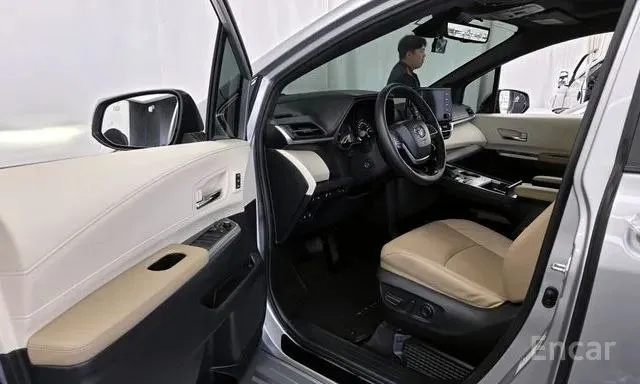 TOYOTA SIENNA HYBRID 2023