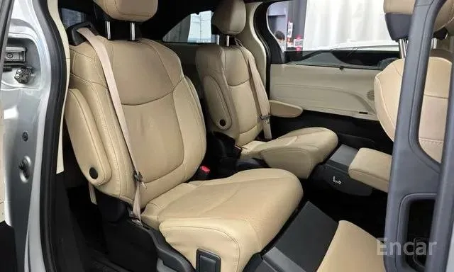 TOYOTA SIENNA HYBRID 2023