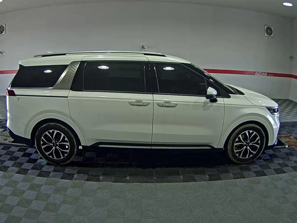 KIA CARNIVAL NOBLESSE 2022