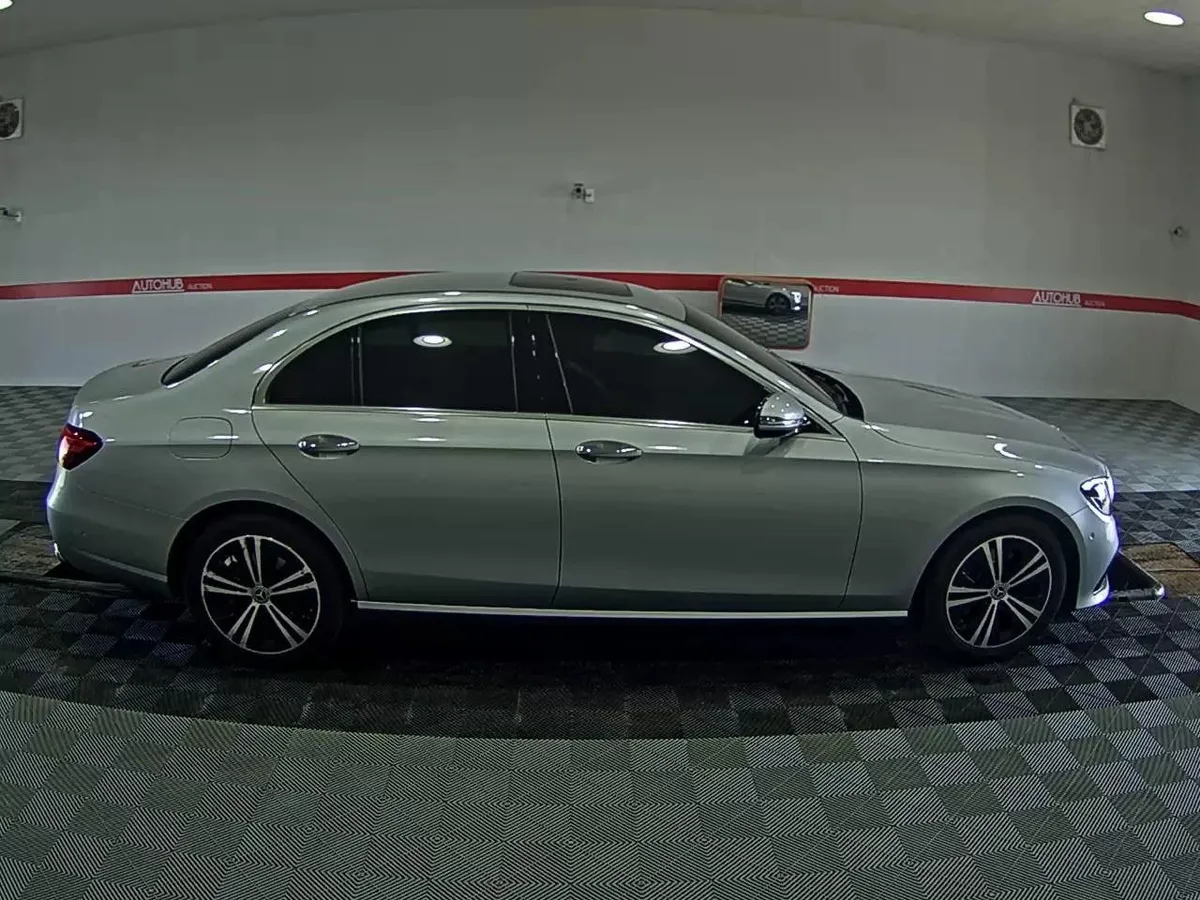 MERCEDES-BENZ E250 2026