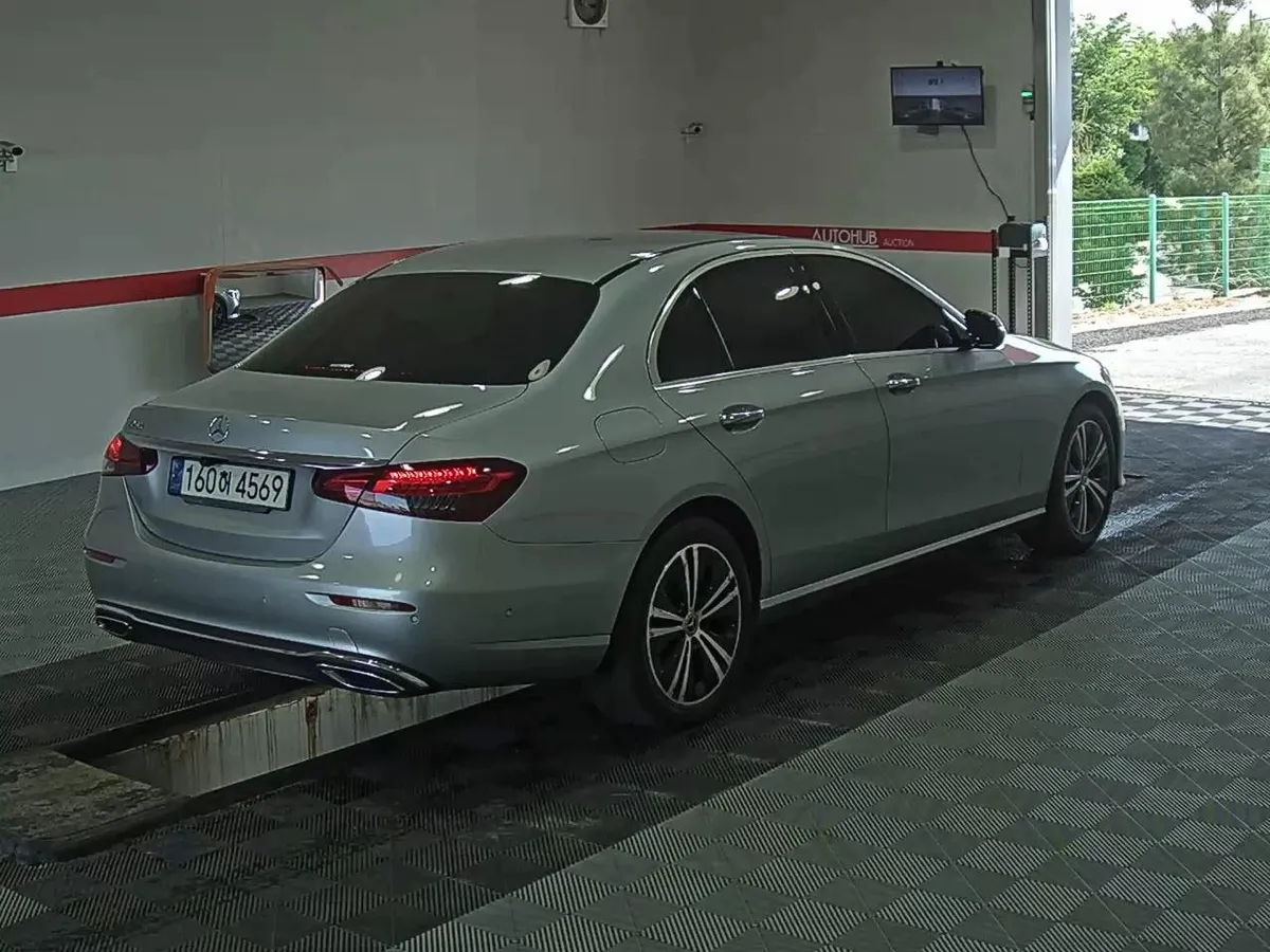 MERCEDES-BENZ E250 2026
