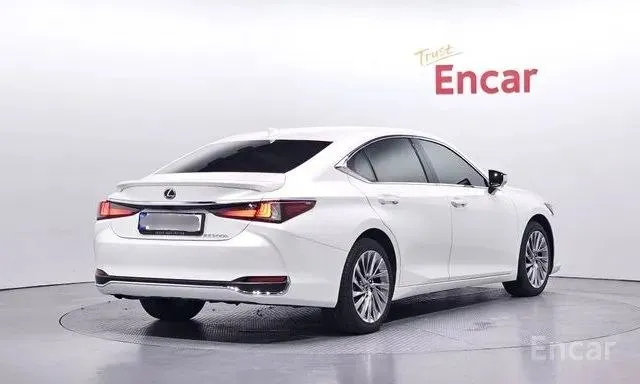 LEXUS ES300H 2023