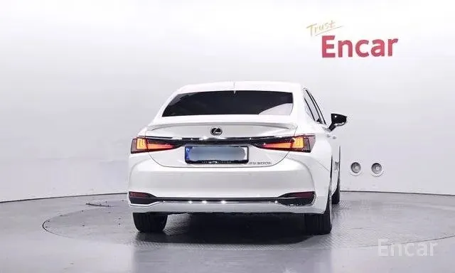 LEXUS ES300H 2023