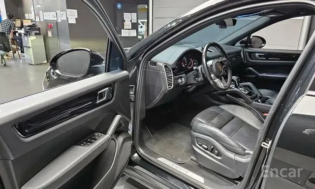 PORSCHE CAYENNE COUPE 2022