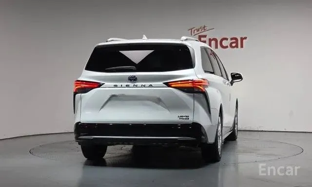 TOYOTA SIENNA LIMITED 2022