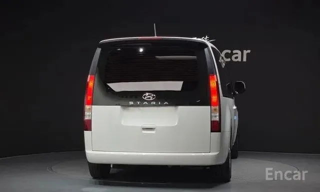 HYUNDAI STARIA TOURER 9-SEATER MODERN 2022