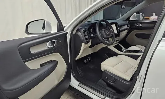 VOLVO XC40 B4 ULTIMATE BRIGHT 2023