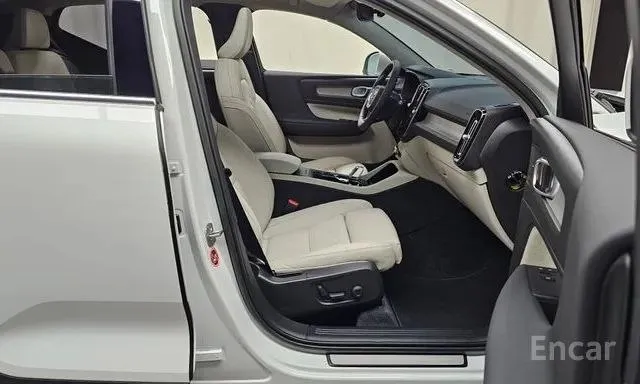 VOLVO XC40 B4 ULTIMATE BRIGHT 2023