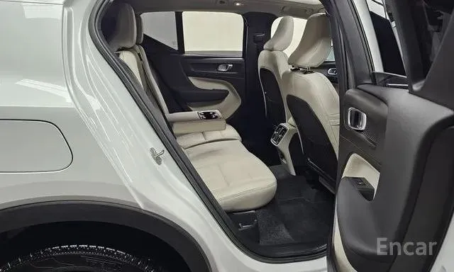 VOLVO XC40 B4 ULTIMATE BRIGHT 2023