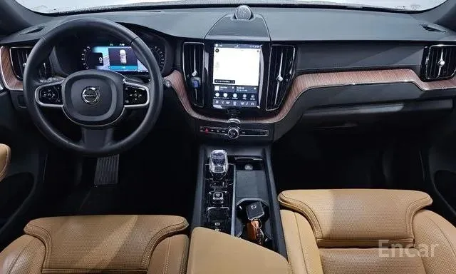 VOLVO XC60 B6 ULTIMATE BRIGHT 2022