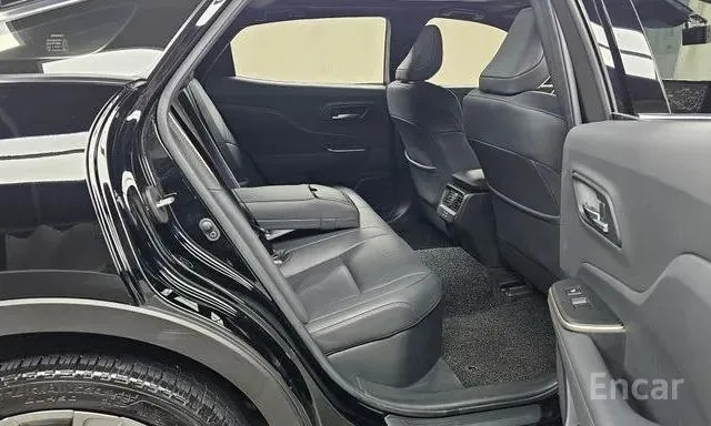 TOYOTA CROWN CROSSOVER HYBRID 2023