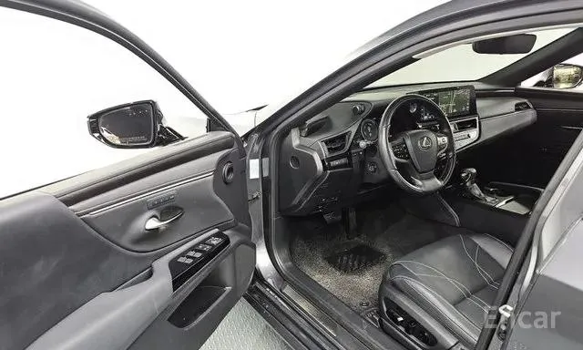 LEXUS ES300H LUXURY 2023