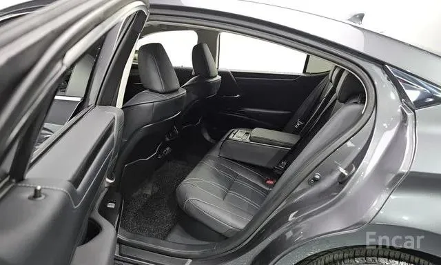 LEXUS ES300H LUXURY 2023