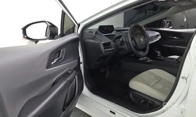 TOYOTA PRIUS XLE 2023