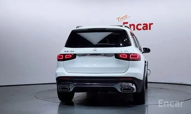 MERCEDES-BENZ GLB250 4MATIC 2022
