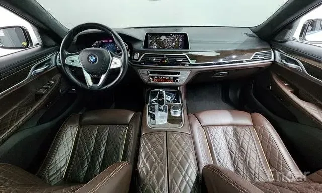BMW 740I DESIGN PURE EXCELLENCE 2022