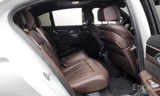 BMW 740I DESIGN PURE EXCELLENCE 2022