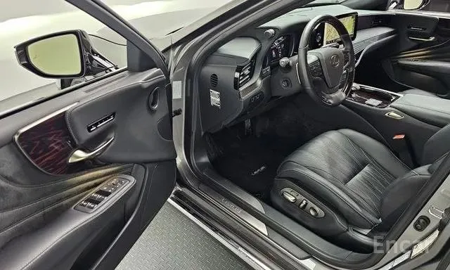 LEXUS LS500H LUXURY 2023