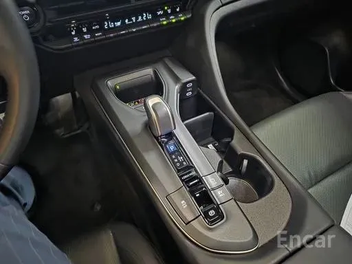 TOYOTA CROWN CROSSOVER HYBRID 2023