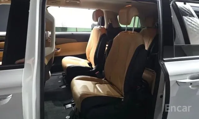 KIA CARNIVAL NOBLESSE 2023