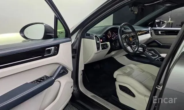 PORSCHE CAYENNE COUPE 2022
