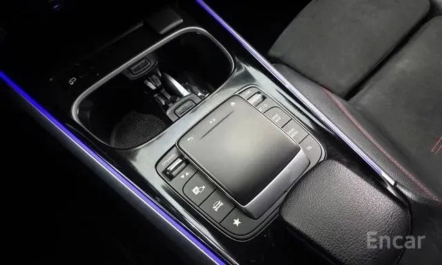 MERCEDES-BENZ GLB250 4MATIC 2022
