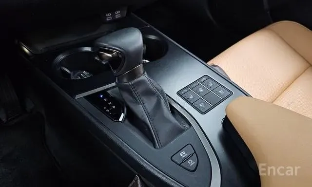 LEXUS UX250H 2022