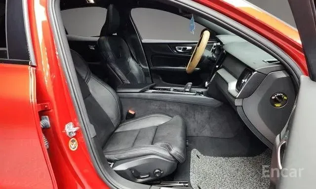 VOLVO S60 B5 R-DESIGN 2022