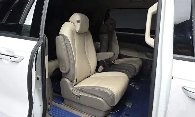 KIA CARNIVAL SIGNATURE 2023