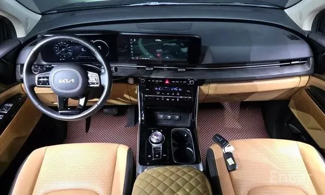 KIA CARNIVAL NOBLESSE 2023