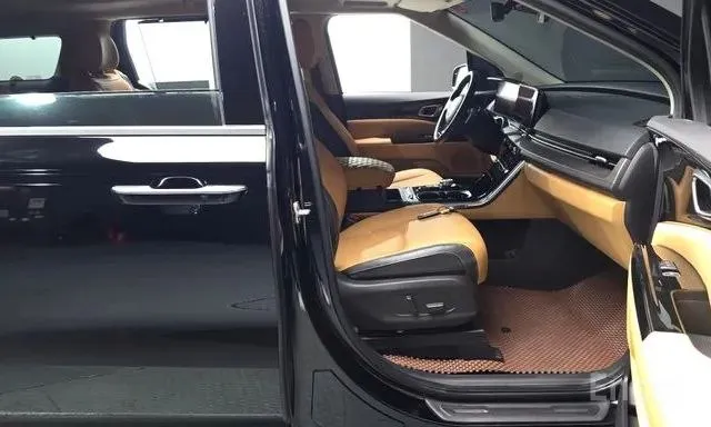 KIA CARNIVAL NOBLESSE 2023