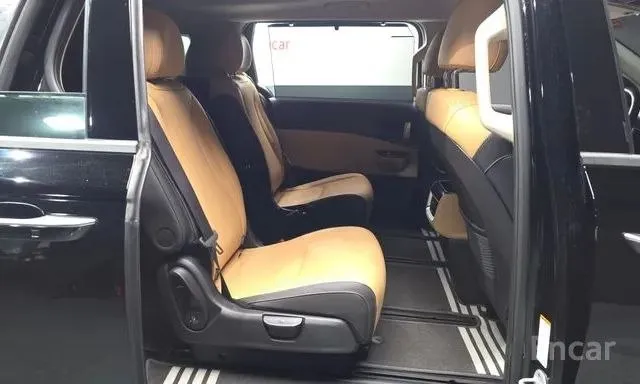 KIA CARNIVAL NOBLESSE 2023