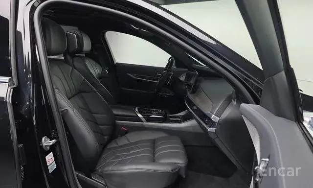BMW 740D XDRIVE DESIGN PURE 2023