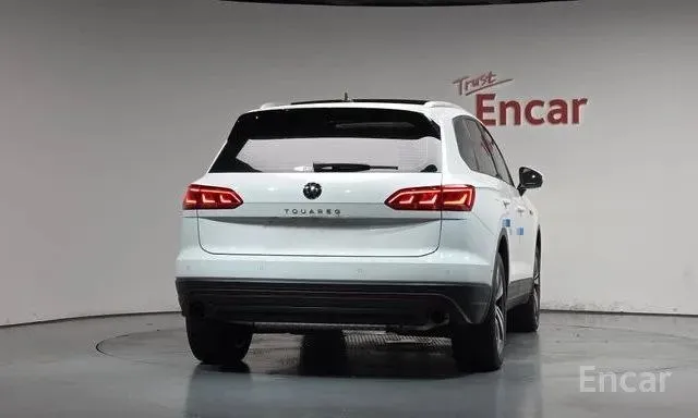 VOLKSWAGEN TOUAREG PREMIUM 2023