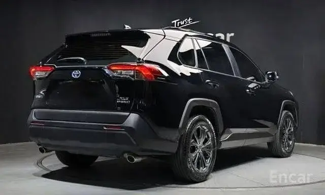 TOYOTA RAV4 HYBRID XLE 2023