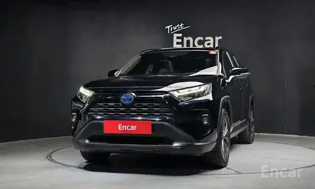 TOYOTA RAV4 HYBRID XLE 2023