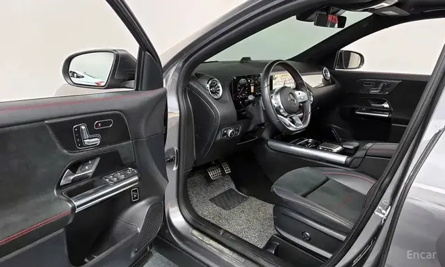 MERCEDES-BENZ GLA 250 4MATIC 2022