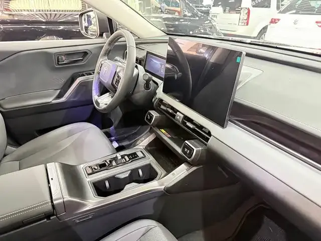 TOYOTA RAV4 LUXURY 2026