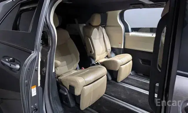 TOYOTA SIENNA HYBRID 2022