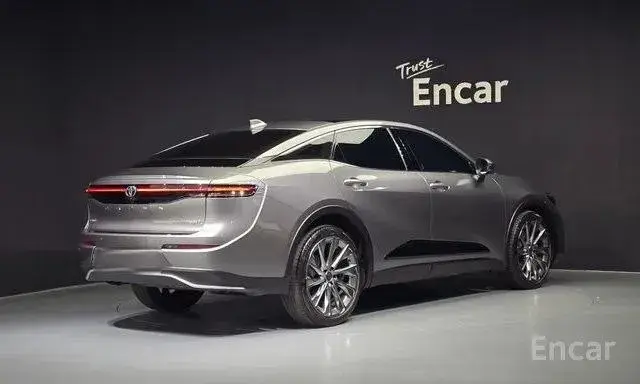 TOYOTA CROWN CROSSOVER HYBRID 2023