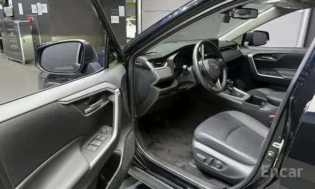 TOYOTA RAV4 HYBRID XLE 2023