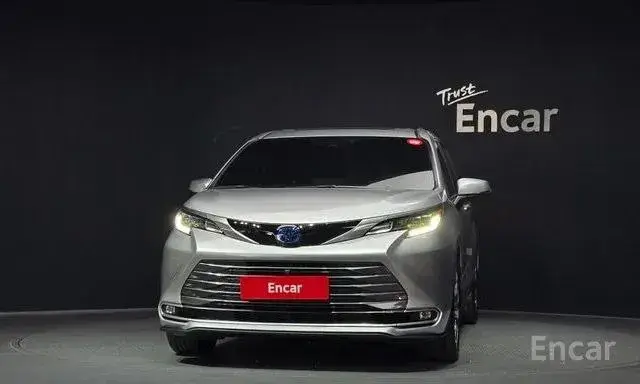 TOYOTA SIENNA HYBRID 2023