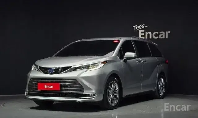 TOYOTA SIENNA HYBRID 2023