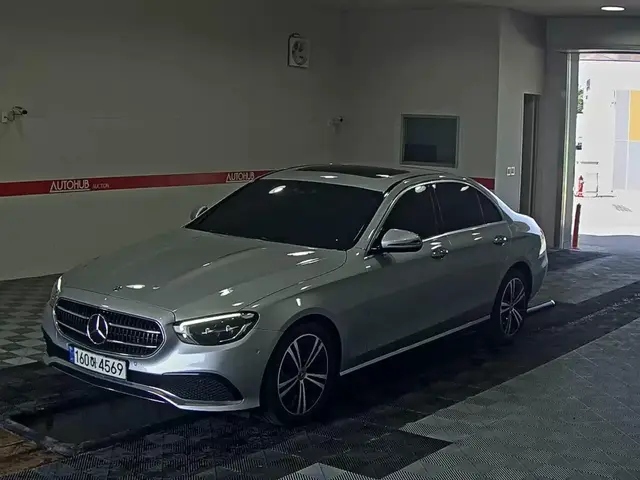 MERCEDES-BENZ E250 2026