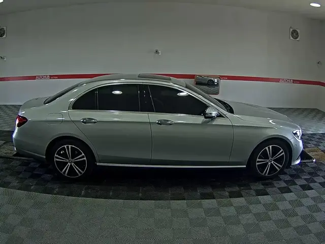 MERCEDES-BENZ E250 2026